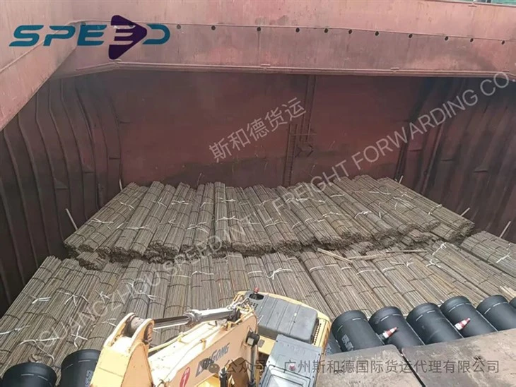 scaffolding-pipes-vessel-hold