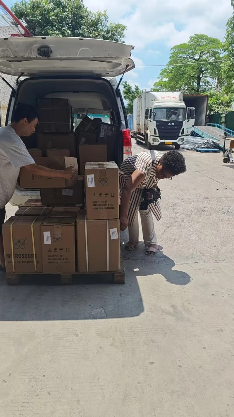 foreign-buyer-on-site-cargo-loading