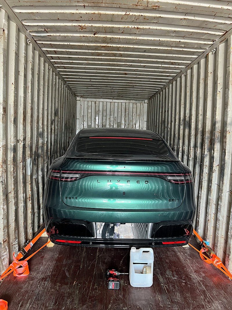 electric-vehicle-container-stuffing-lashing-process