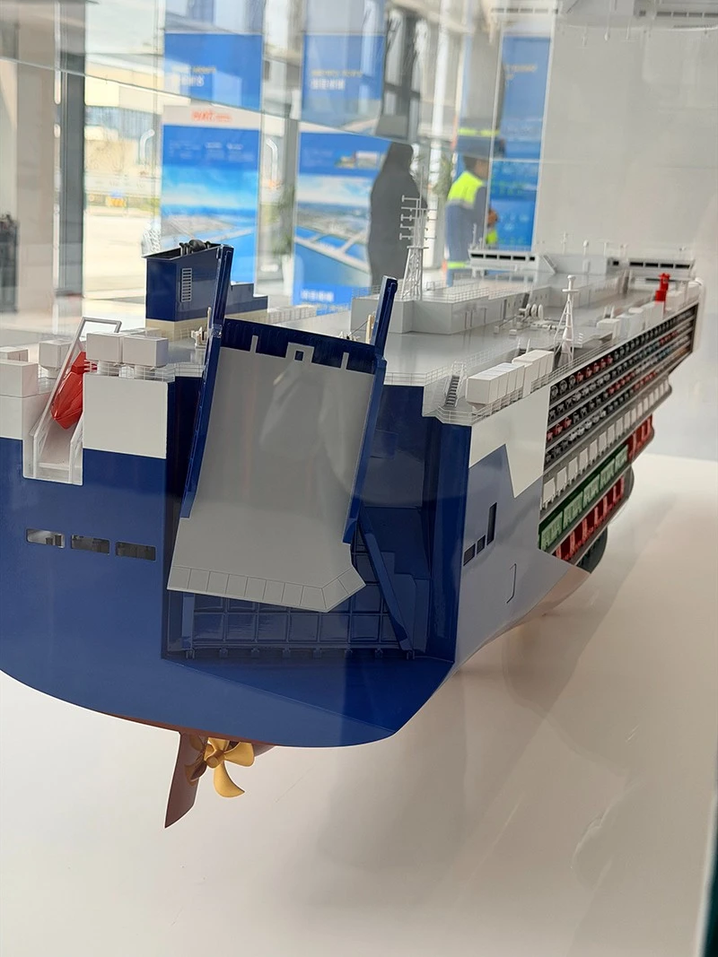 ro-ro-ship-heavy-duty-stern-ramp-model