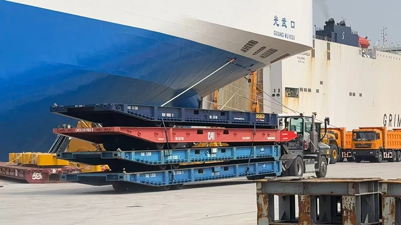 stacked-mafi-trailers-terminal-tractor-roro-port