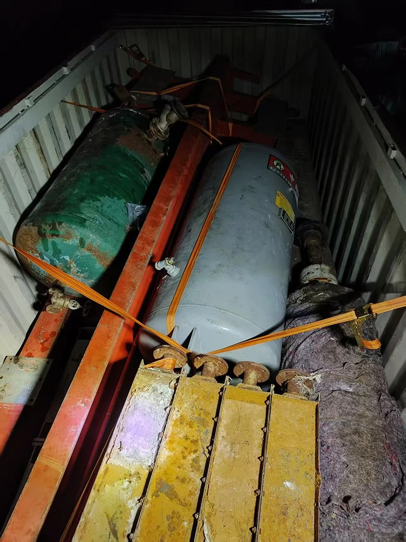 industrial-tanks-steel-beams-lashing-container