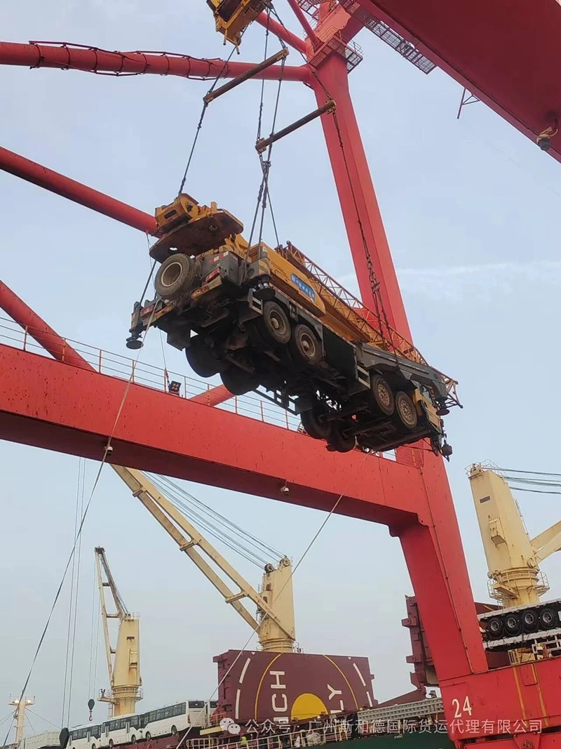 heavy-lift-mobile-crane-stevedoring-port-operations