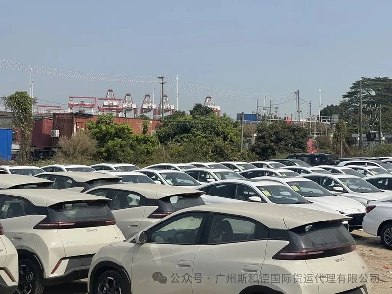 commercial-vehicles-loading-departure-port-ro-ro