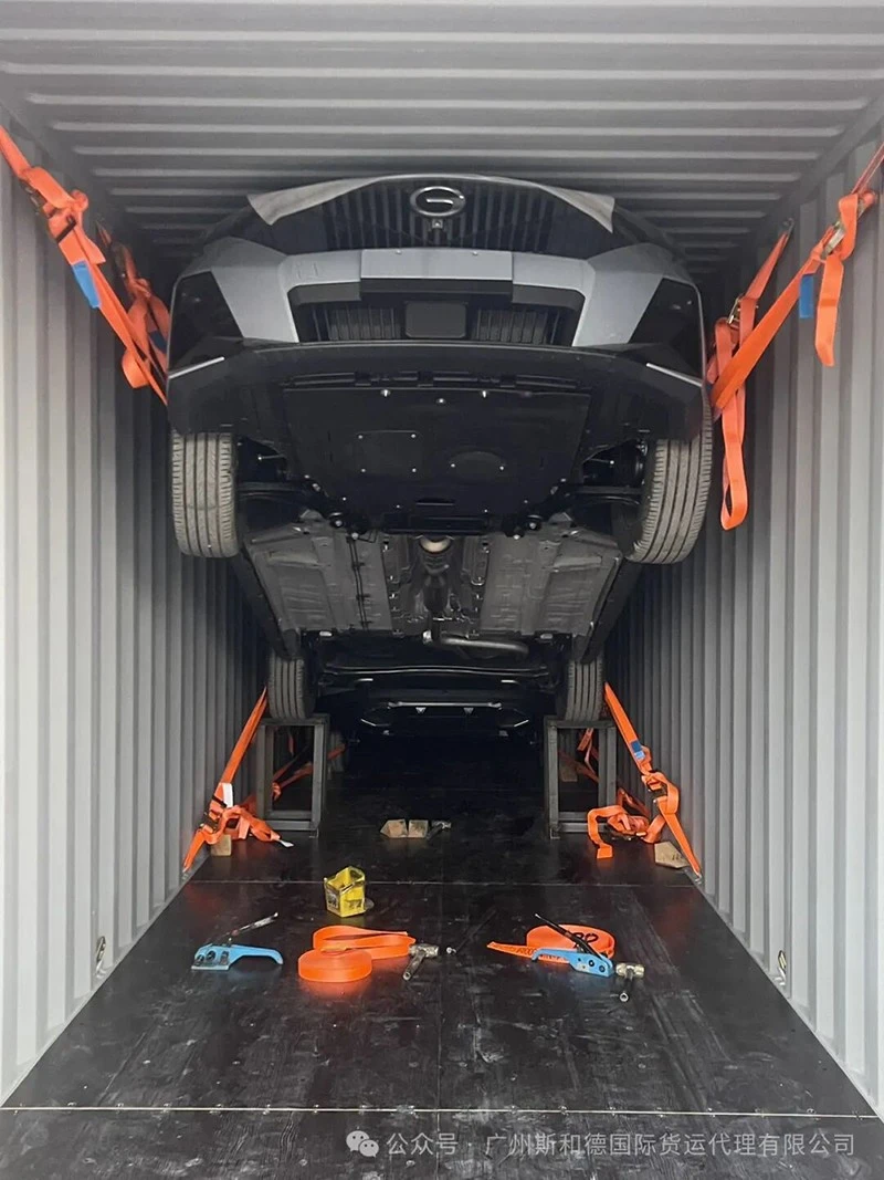 vehicle-drive-on-loading-ro-ro-vessel